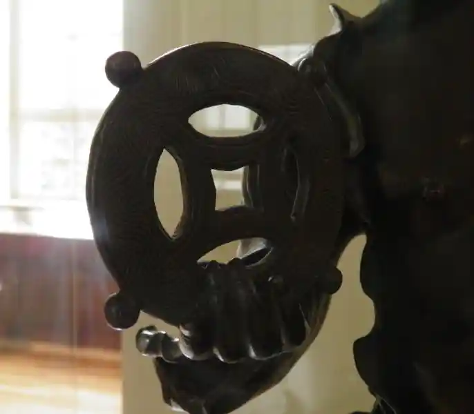 Solar disc held by the bronze status of Liu Hai